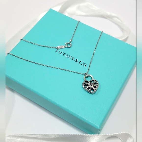 Tiffany &Co Filigree Heart Flower Padlock Pendant/necklace 16" - Picture 3 of 16